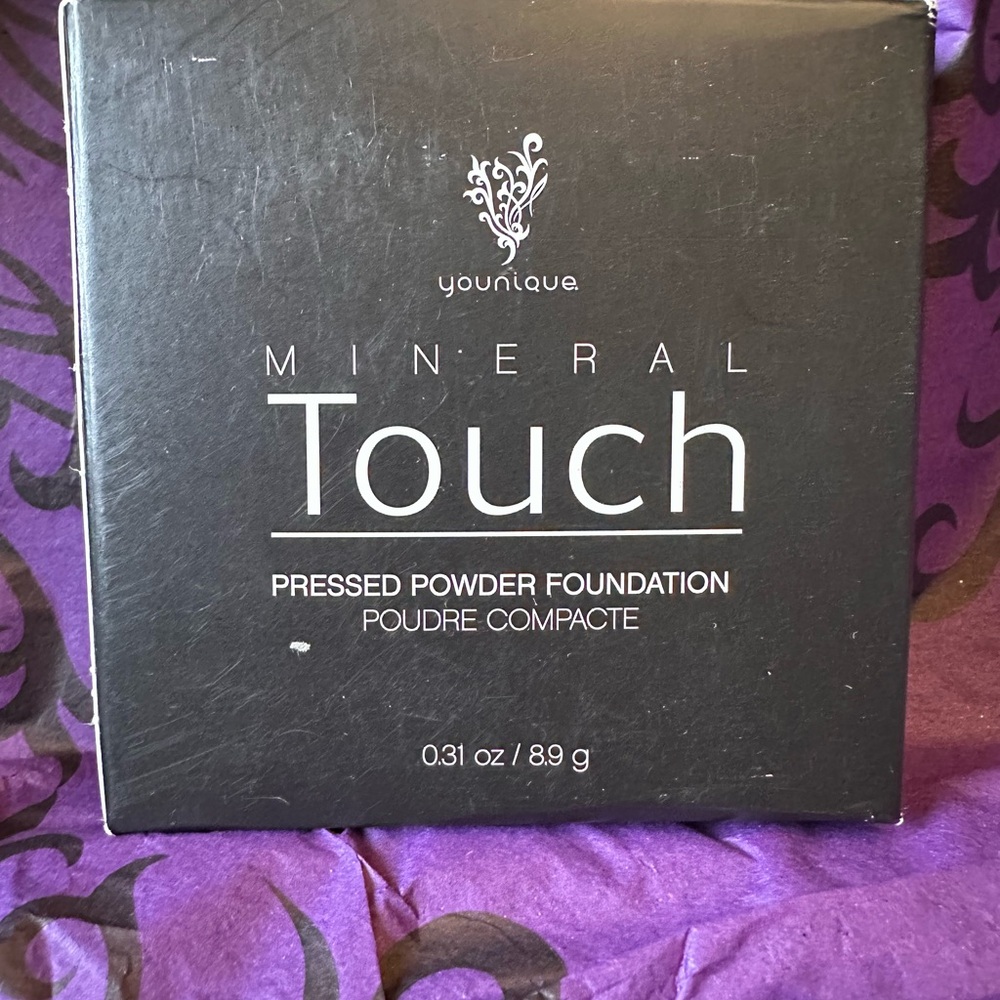 Younique Mineral Touch Pressed Powder Foundation - Taffeta